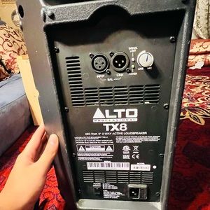 Alto Speaker TX8 real price 200$ selling for 170 serious buyer’s only!!!!